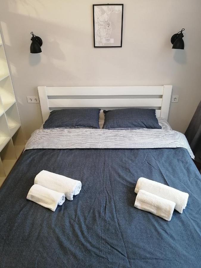 Perfect Near To Train Station And Of Center Apartment