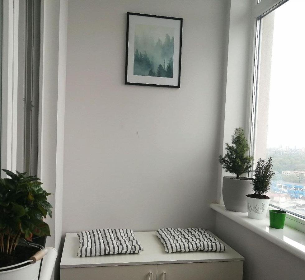 Perfect Near To Train Station And Of Center Apartment