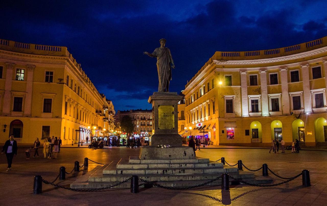 Perfect Near To Train Station And Of Center Apartment Odesa