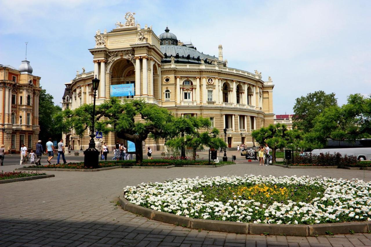 Perfect Near To Train Station And Of Center *