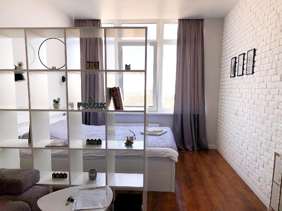 Perfect Near To Train Station And Of Center Apartment Odesa