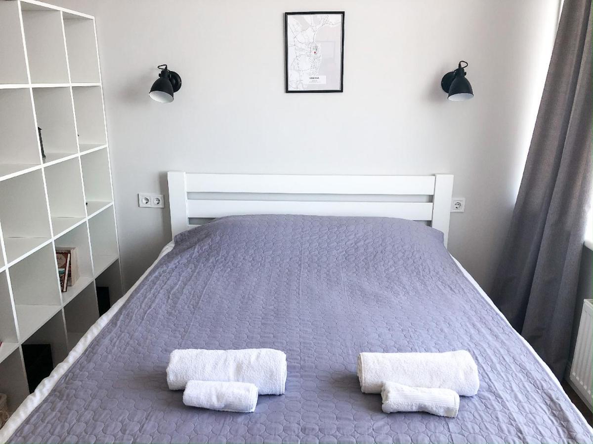 Perfect Near To Train Station And Of Center Apartment Odesa
